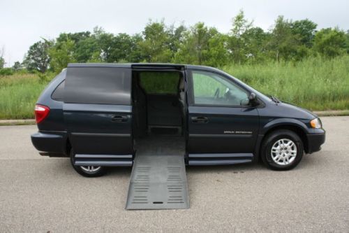 2007 dodge grand caravan se side entry wheelchair accessible handicapped van