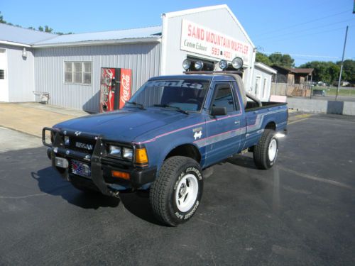1984 datsun 720 4x4!!!  free shipping with buy it now!!!!