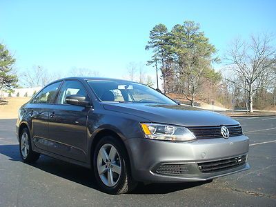 Gorgeous!! tdi diesel sunroof auto leather htd seats bluetooth  touch screen 28k