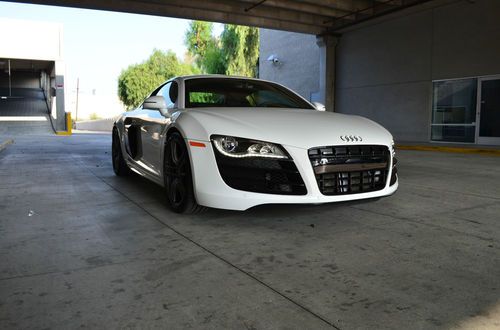 Audi r8 2012 12 5.2 lamborghini v10 like new white