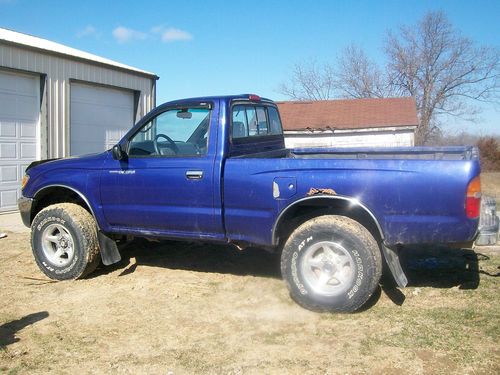 1995 toyota tacoma 4x4 pickup truck  low reserve