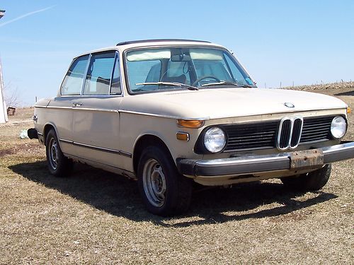 1974 bmw 2002 coupe highly optioned very rare factory sunroof and a/c 4 speed