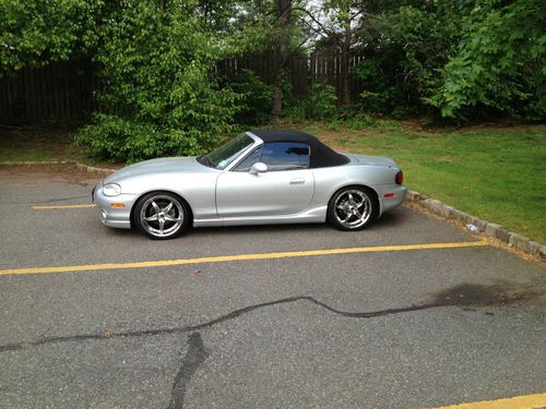 Custom mods, very clean mazda miata 2000 model