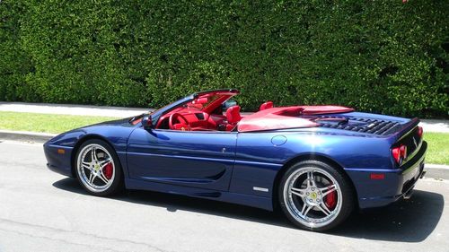 Ferrari 355 spider clear title  17k miles only one in this color combo serviced