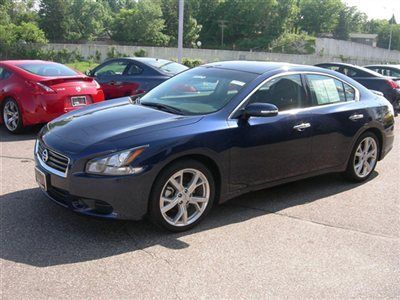 2012 maxima sv with sport and tech packages, navigation, sunroof, 10032 miles