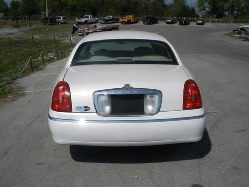 2001 Lincoln Town Car Signature Sedan 4-Door 4.6L, US $4,995.00, image 2