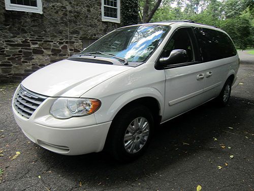No reserve 2005 chrysler town and country "stow and go" no reserve