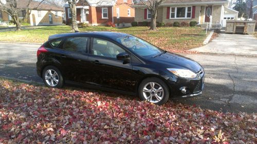 2012 ford focus se hatchback 4-door 2.0l