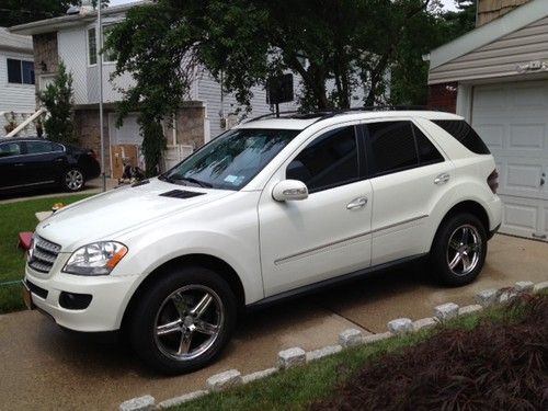 2008 mercedes benz ml350 white with black leather interior. backup cam. low mi.