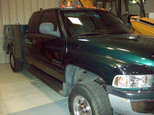 2002 dodge 2500 4x4 utility truck with 8.5 meyers plow