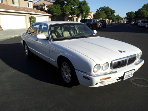 White, 1998 jaguar xj8, saloon/sedan