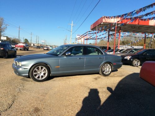 2004 jaguar xj8  4.2l 4-door/automatic/leather/sunroof loaded out! very clean!!