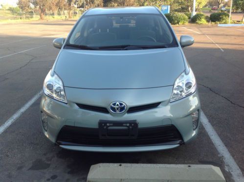 2013 toyota prius hybrid-electric. one owner