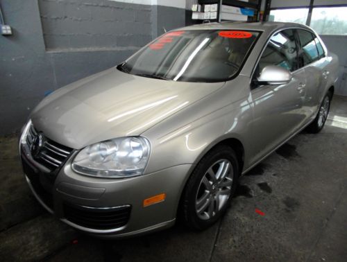 2005 volkswagen jetta 2.5/ package #1 and #2 / loaded / low miles/ one owner