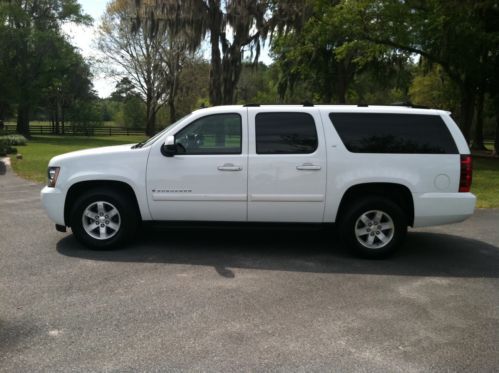 White 2007 chevy suburban lt with tan leather interior, sun roof, dvd &amp; more