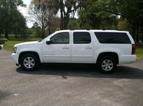 Sell Used White 2007 Chevy Suburban Lt With Tan Leather