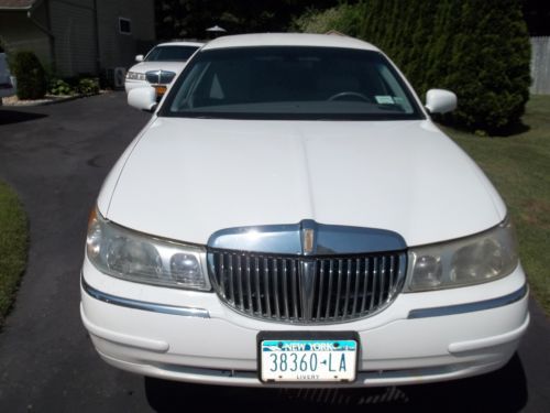 2001   10 passenger lincoln limousine