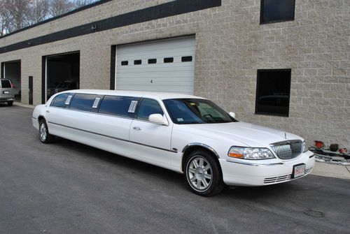 2008 lincoln town car royale limousine