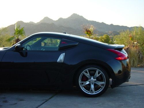 2010 nissan 370z--factory new-.rare color combo-paddle shifters-$2000 in upgrade