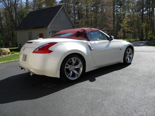 2010 nissan 370z roadster convertible with sport package