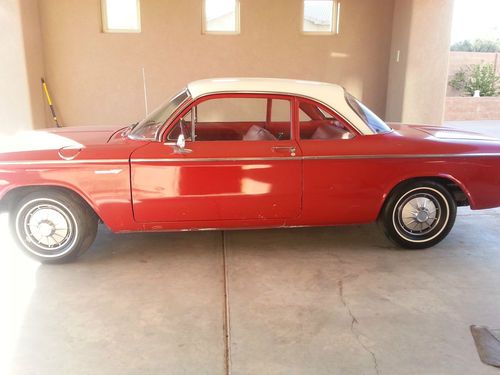 Excellent running 1961 corvair hardtop, starts right up!, needs minor body work