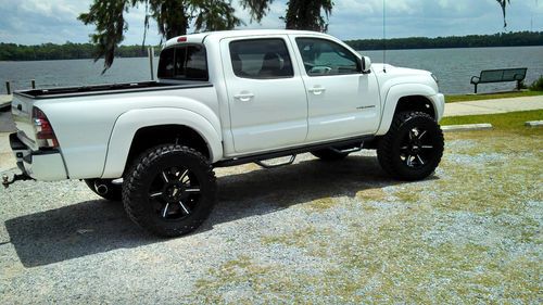 2011 toyota tacoma 4x4 double cab, 6" lift, 20" wheels, better than trd, look!!!