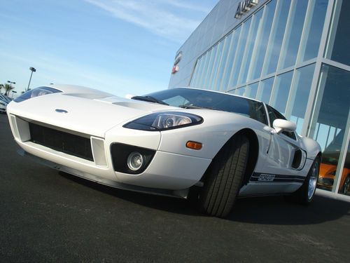 Ultra rare white stripe delete ford gt in perfect condition w/ only 4390 miles