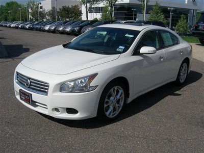 2012 maxima sv with cold weather and monitor package, white/black, 13941 miles