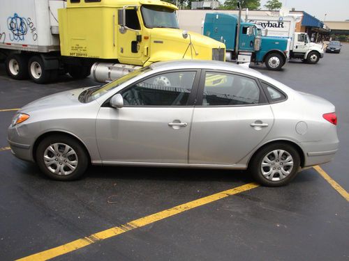 2010 hyundai elantra gls gray sedan only 2500 miles!!! clean carfax!!!