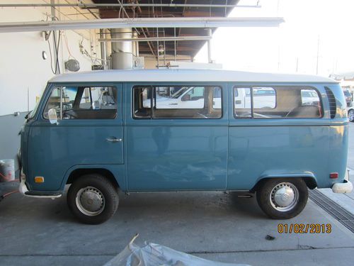 VW Bus van 1971, image 1