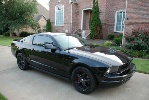 2008 black ford mustang base coupe 2-door 4.0l