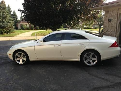 2008 mercedes benz cls 550. white with tinted windows,   mint condition