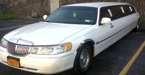 1999 lincoln town car executive limousine 4-door 4.6l