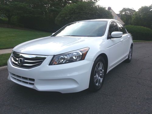 *** 2012 honda accord se *** 3,800 miles only *** very clean *** 4-cylinders **