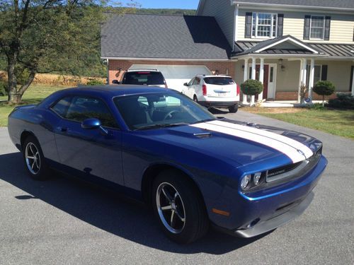 2010 dodge challenger se w/ rally package - 3249 actual miles - no reserve!!