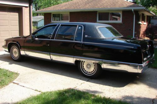 Triple black 1993 cadillac fleet wood brougham excellent condition inside/out