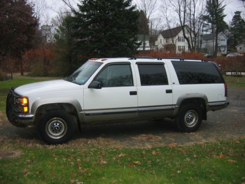 1998 chevy suburban ls 2500 - white - 4wd - auto - 454 engine - 106789 miles