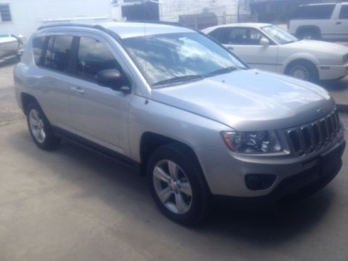 2012 jeep compass 4x4 ~ only 2,902 miles!!