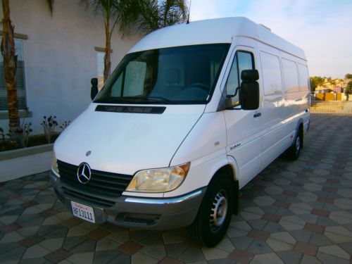 2006 dodge sprinter 2500 with wheel chair lift and rear a/c only 17k miles