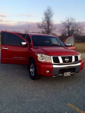 2007  red nissan titan se crew cab pickup 4-door 5.6l