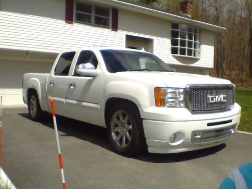 2007.5 gmc denali sierra truck lowered