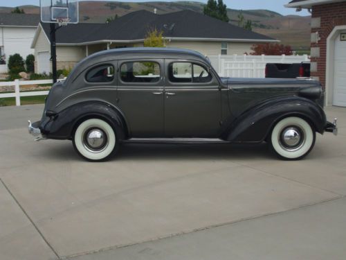 1937 chrysler imperial c-14 touring sedan