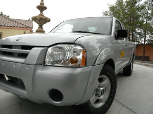 2003 nissan frontier extended cab pickup 2-door 2.4l low miles like new carfax