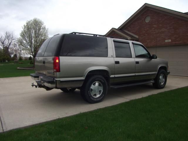 Chevrolet suburban 1500 lt