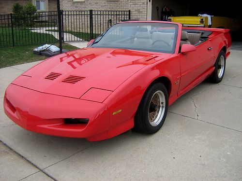 Beautiful bright red 1992 pontiac v-8 trans am convertible- extra clean - loaded