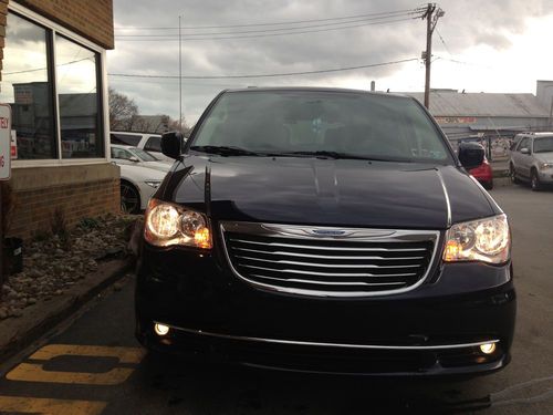 2012 12 chrysler town &amp; country touring edittion loaded only 4k miles leather