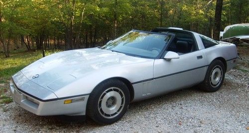 1987 corvette - silver - good condition - runs pefect - redone interior