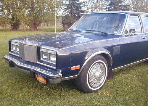 Sweet chrysler 1983 == new yorker fifth avenue = low miles == excellent no rust
