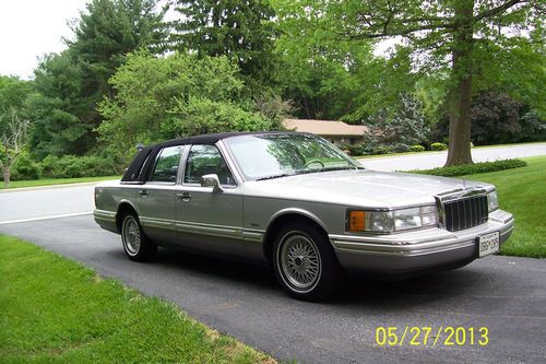 1992 lincoln town car cartier sedan 4-door   excellent/mint