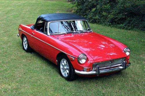 1973 mgb roadster restored.  hard to find like this overdrive minitlites &amp; more!
